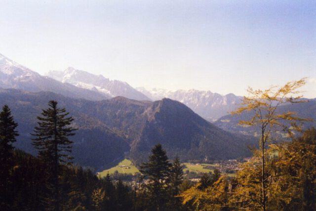 Gegenüber zeigt sich der Grünstein