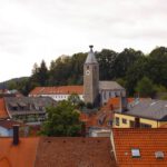 Das Storchennest auf der Friedhofskirche ist bereits leer