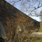 Typische Brückenfassade der Ostmarkstraße