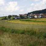 Markant schmale Ackerstreifen, also nix für große Maschinen Markant schmale Ackerstreifen, also nix für große Maschinen