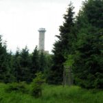 Aussichtsturm am Schneekopf, beworben als der höchste Punkt Thüringens - inclusive Kletterwand