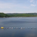 Der Rurstausee ist gut besegelt und deutlich besser gefüllt als der in der Nähe liegende Urftstausee
