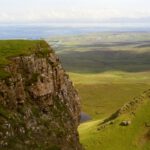 Staffin, im Hintergrund die Munros des Wester Ross Staffin, im Hintergrund die Munros des Wester Ross
