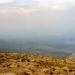 Bereits im Abstieg ein schöner Blick hinaus Richtung Loch Morlich und Rothiemurchus Forest