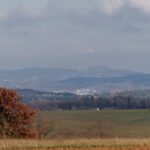 Hinten ragt der Jugenberg hervor