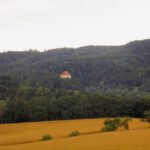 Burg Stefling vor den Weißenhofer Hängen