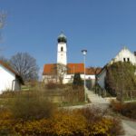 Die Premberger Kirche vom Dorf aus