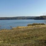 Kaum Bepflanzung am Damm zum Steinberger See