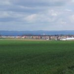 Hinter Alteglofsheim zeigt sich der Bayerische Wald Hinter Alteglofsheim zeigt sich der Bayerische Wald