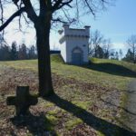 Wasserturm mit Wegekreuz