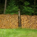 Vogelhäuschen mit Brennstofflager Vogelhäuschen mit Brennstofflager