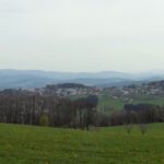 Hinter Kollnburg zeigt sich das Arbergebiet