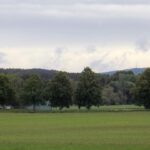 Eichenberg und hinter dem Buchtal-Kamin Friedrichsberg