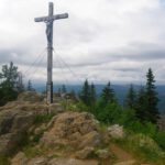 Der Gipfel. Das Kreuz steht, wie man sieht, etwas neben dem höchsten Punkt Der Gipfel. Das Kreuz steht, wie man sieht, etwas neben dem höchsten Punkt
