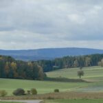 In die andere Richtung sind die Wolken über Kemnath, Mertenberg und dem Rotbühl deutlich freundlicher