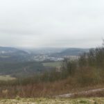 Bad Kissingen vor den Wolken, bei klarer Sicht vor dem Kreuzberg