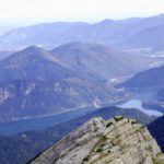 Mittlerweile hat sich auch der Nebel über dem Sylvensteinsee aufgelöst Mittlerweile hat sich auch der Nebel über dem Sylvensteinsee aufgelöst