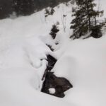 Wasserstelle im Schnee