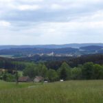 Treffelstein vor dem Kamm zwischen Rötz und Stamsried