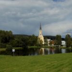 Dorfweiher und Kirche