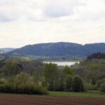 Rückblick zum Perlsee mit dem Engelberg