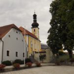 Jugendheim und Kirche Wolfring