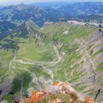500 m tiefer der Felletgraben, dahinter die Nagelfluhkette 500 m tiefer der Felletgraben, dahinter die Nagelfluhkette
