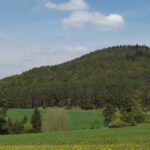 Von Süden sieht der Jugenberg noch steiler aus