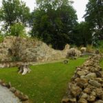 Restaurationsstand der Kirche mit Altarbild
