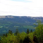 Nach Südosten schließt sich die Wand des Künischen Gebirges an, auf deren böhmischer Ostseite zwei weitere interessante Karseen liegen