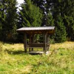 Schönes, aber ungenutztes Rastbankerl - es befindet sich ja nicht auf dem Gipfel