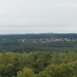 Kühlenfels vor dem Fernmeldeturm Riegelstein