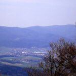 Furth im Wald, im Hintergrund die ebenfalls stillgelegten Radartürme des Čerchov