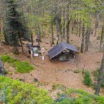 Unterhalb kann man international Brotzeit machen