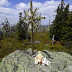 Tina und Gina lassen sich vom Eiskreuz nicht beeindrucken