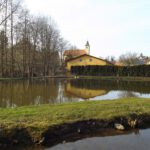 Dorfteich mit Pfarrkirche