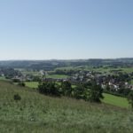 Unterwiesenacker vor den vielen Windrädern um Neumarkt