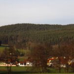 Warberg mit dem Teil von Kröblitz rechts der Schwarzach