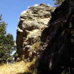 Einer von fast genauso vielen nur mit Kletterausrüstung erreichbaren Felsen am Kamm
