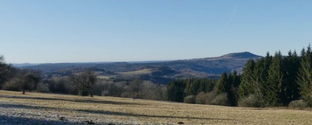 Neben dem Kleinen Auersberg geht es Richtung Spessart