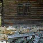 Das Bankerl hinter der Hütte Das Bankerl hinter der Hütte