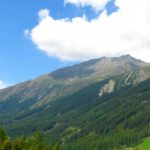 Nein, nur auf der einen Talseite