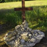 Huch, seit wann huldigen Steinmänner ein christliches Kreuz? Huch, seit wann huldigen Steinmänner ein christliches Kreuz?