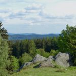 Drei Ketten mit zwei bedeutenden Tälern