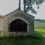 Kapelle am hinteren Ende eines Hofes